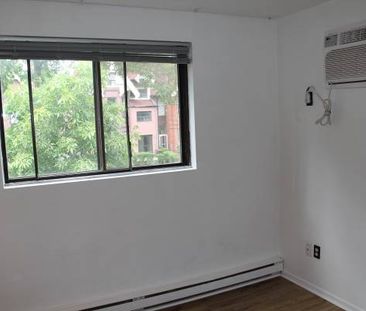 Renovated bachelor for rent. Rent inclusive. - Photo 2