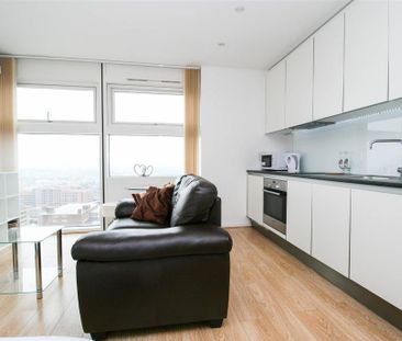 Studio to rent - Photo 2