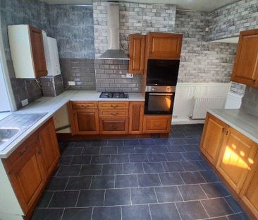 3 bedroom terraced house to rent - Photo 2