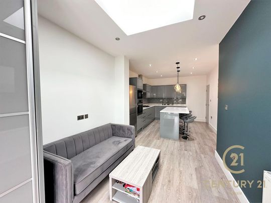 1 bedroom in a house share to rent - Photo 1