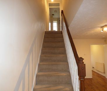 Terraced House to rent on - Photo 6
