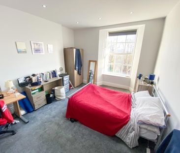 4 bedroom flat to rent - Photo 1