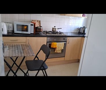 Room in a Shared Flat, St Anns.Barking, IG11 - Photo 2