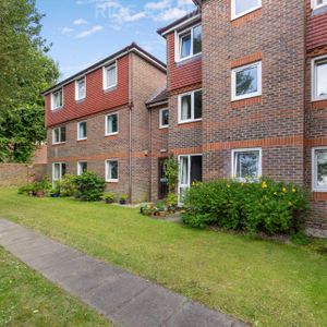 1 Bedroom Apartment, The Meads – Windsor - Photo 2