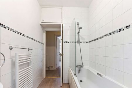 Two bedroom flat close to Clapham Common - Photo 2