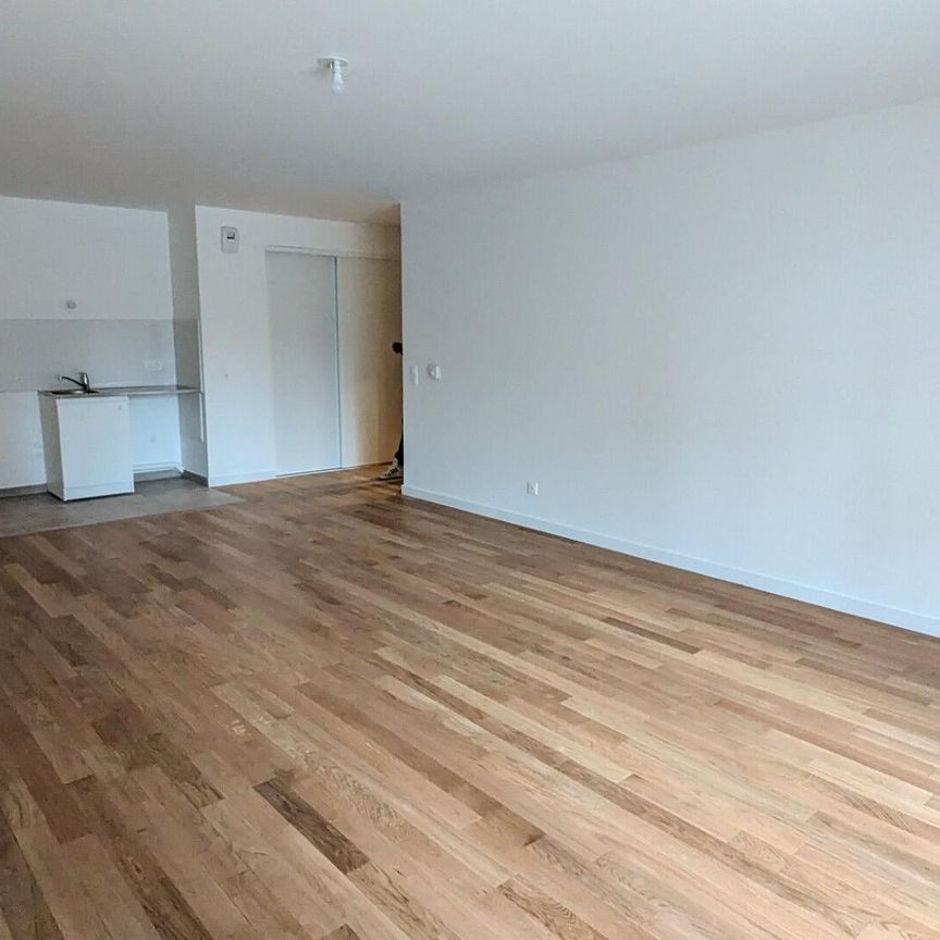 location Appartement T3 DE 75.8m² À COURBEVOIE - Photo 1