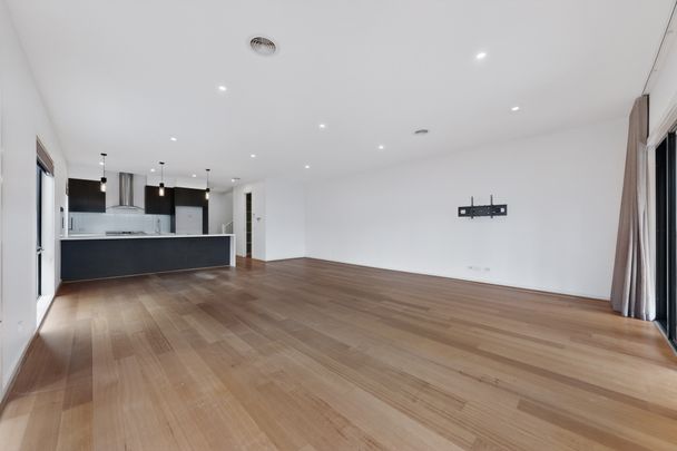 194A Centre Dandenong Road, Cheltenham VIC 3192 - House For Rent | Domain - Photo 1