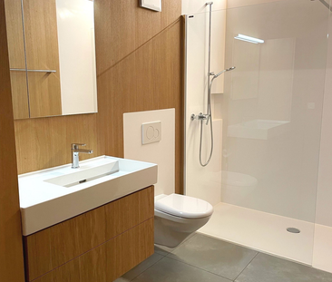 Attika-Wohnung mit 2 Balkonen und fantastischer Aussicht - Photo 1