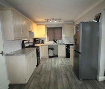 3 bedroom detached house to rent - Photo 3