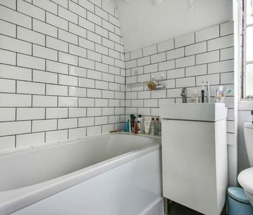 Room in a Shared Flat, Naylor House, SW8 - Photo 4