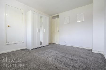 3 bedroom semi-detached house to rent - Photo 3