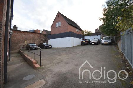 1 bedroom in a house share to rent - Photo 2