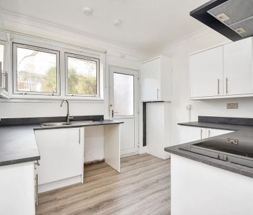 2 bedroom ground floor flat to rent - Photo 6