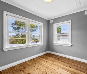 Charming Two-Bedroom Apartment in a Quiet Rustic Block - Photo 1