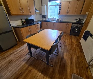 4 Bed - 29A Otley Road, Headingley, Leeds - LS6 3AA - Student - Photo 5