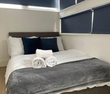 Studio Flat, Charleville Road, W14 - Photo 6