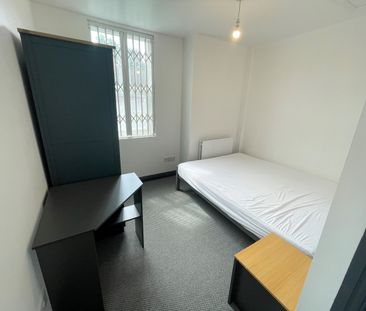 Room 4, Gregory Boulevard, NG7, Nottingham - Photo 4
