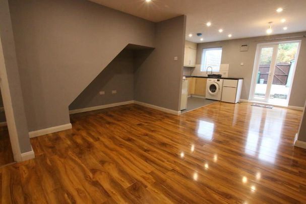 3 bedroom terraced house to rent - Photo 1