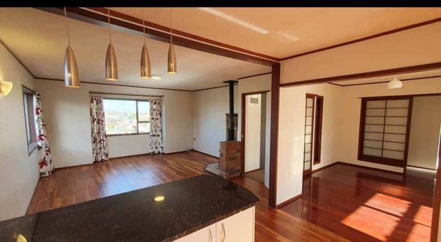 4 bedrooms home opposite the Westlake school !!! - Photo 1