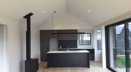 Family home in Jacks Point - Photo 3