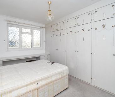 4 bedroom semi-detached house to rent - Photo 4