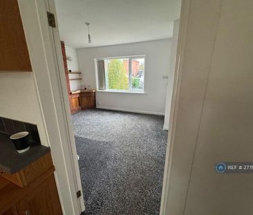 3 bedroom semi-detached house to rent - Photo 3