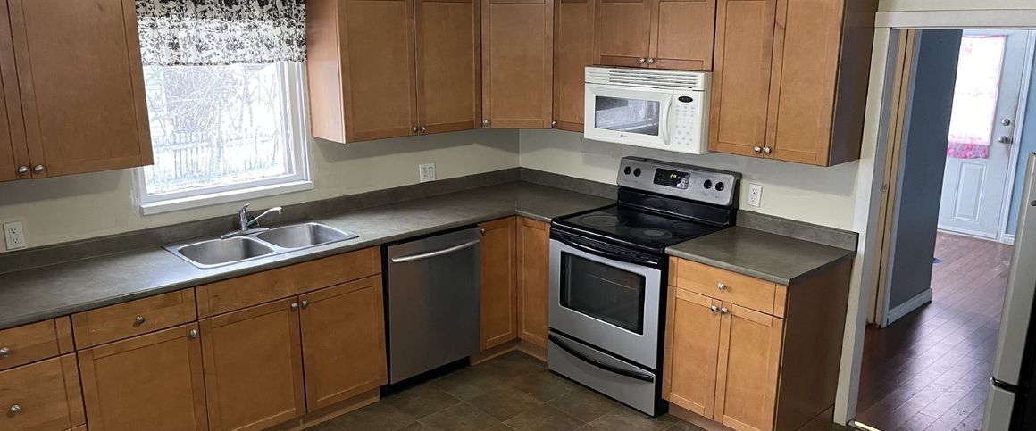 600-041 - 424 Bowron Avenue - 1 - Photo 1