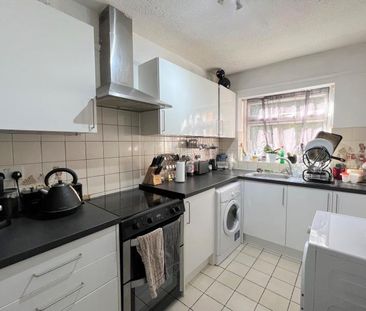Alwyne Court, Horsell, Surrey, GU21 - Photo 5