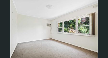 Affordable family living in a blue-chip Mont Albert North location - Photo 5