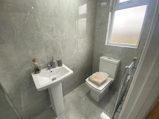 1 bedroom in a house share to rent - Photo 5