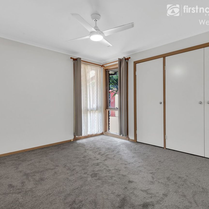 A Cosy Place to Plant Yourself! - Photo 1