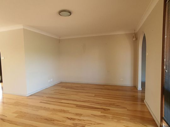 Spacious Three Bedroom House with Air Conditioning and Inground Pool - Photo 1