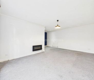 3 bedroom detached house to rent - Photo 2