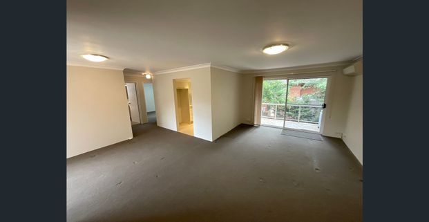 Peaceful apartment with 2 balconies & prime position - Photo 1