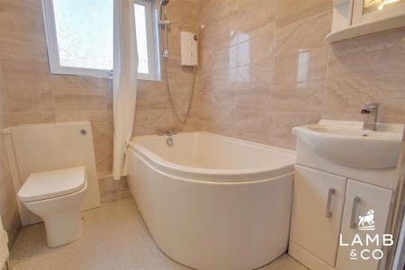 3 bedroom semi-detached house to rent - Photo 2