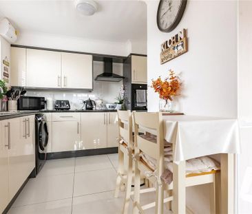 2 bedroom maisonette to rent - Photo 4