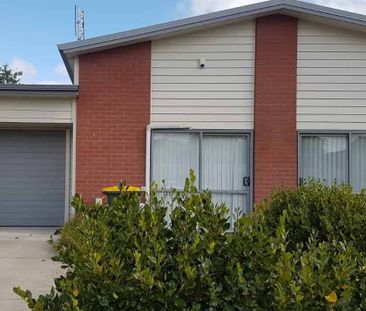 Lovely 2 bedroom unit available - Photo 2