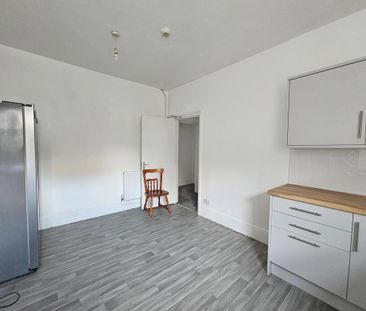 4 bedroom flat to rent - Photo 5