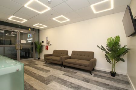 6 bed Apartment for Rent - Photo 2