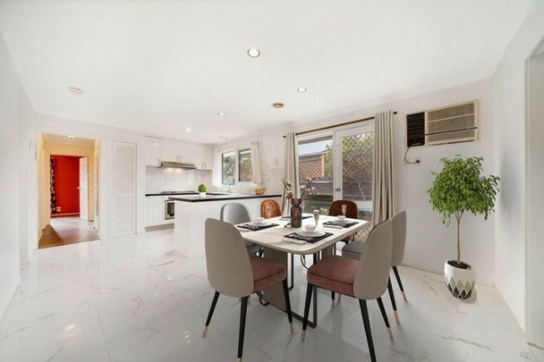 8 Dobell Crescent, Werribee VIC, Belconnen - Photo 1