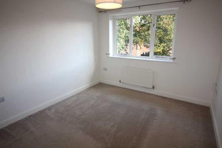 3 bed Semi-detached House - Photo 3