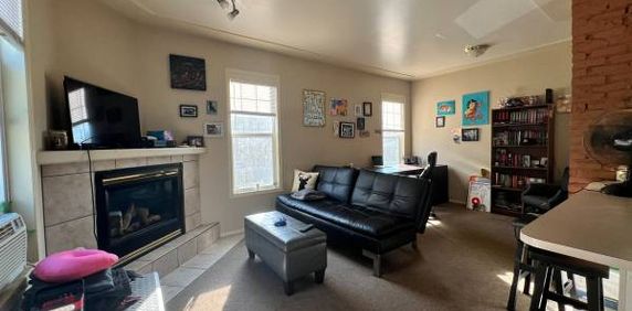 Roomy 2 Bed Near Brewery District – Ideal Location & Lifestyle! - Photo 2