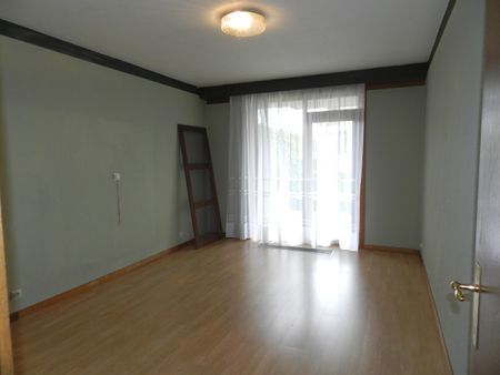 Ruim éénslaapkamer-appartement te huur in Ieper met terras - Photo 4