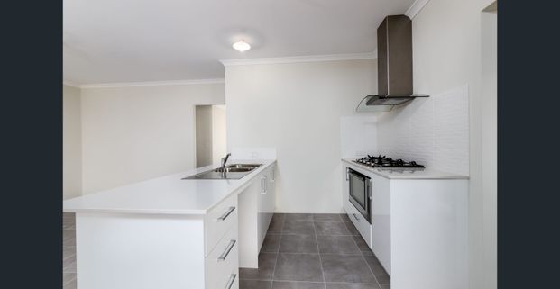 Immaculate Unit in Prime Location - Photo 1