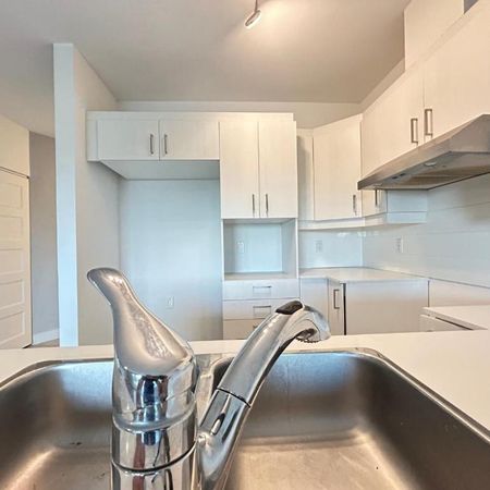 *Cession de Bail Superbe Condo Locatif 4 1/2 Ste-Dorothée Laval* - Photo 3