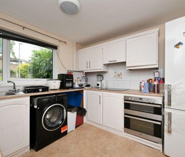 3 bedroom end of terrace house to rent - Photo 2