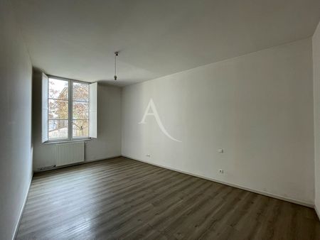 Location Appartement 4 pièces 100m² FONTENAY LE COMTE 85200 - Photo 2