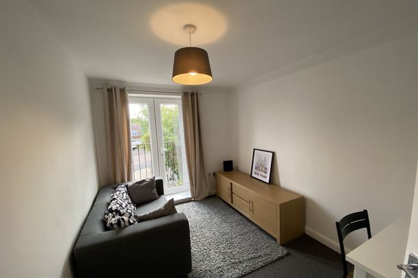 Alderman Close, Beeston, NG9 2RH - Photo 1