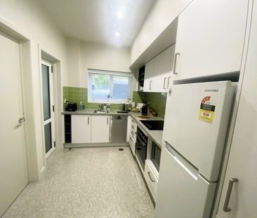 Gem on Oriental! - Photo 6