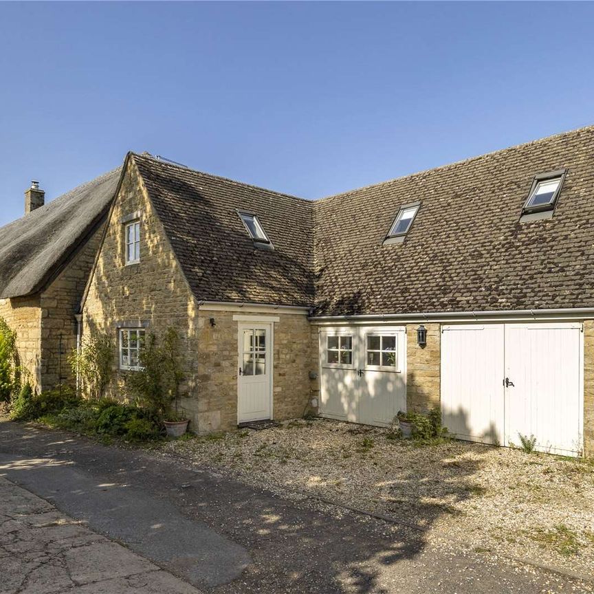 A delightful 5/6 bedroom Grade II listed cottage - Photo 1